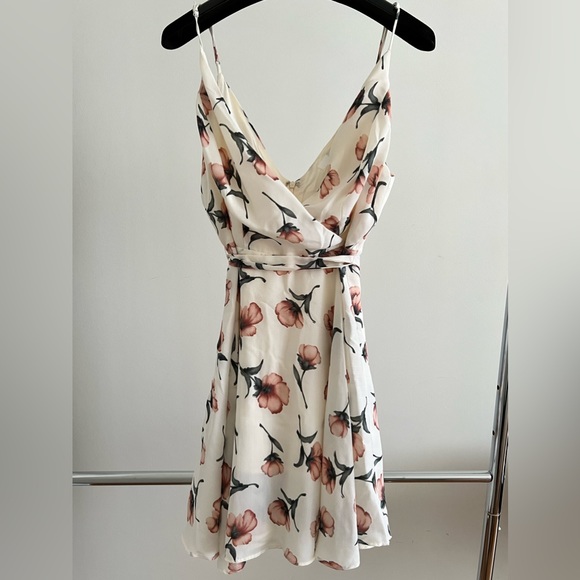 e.ssue Flowy Cream Pink Floral Print Strap Dress with Front-Tying Waist - Picture 2 of 6